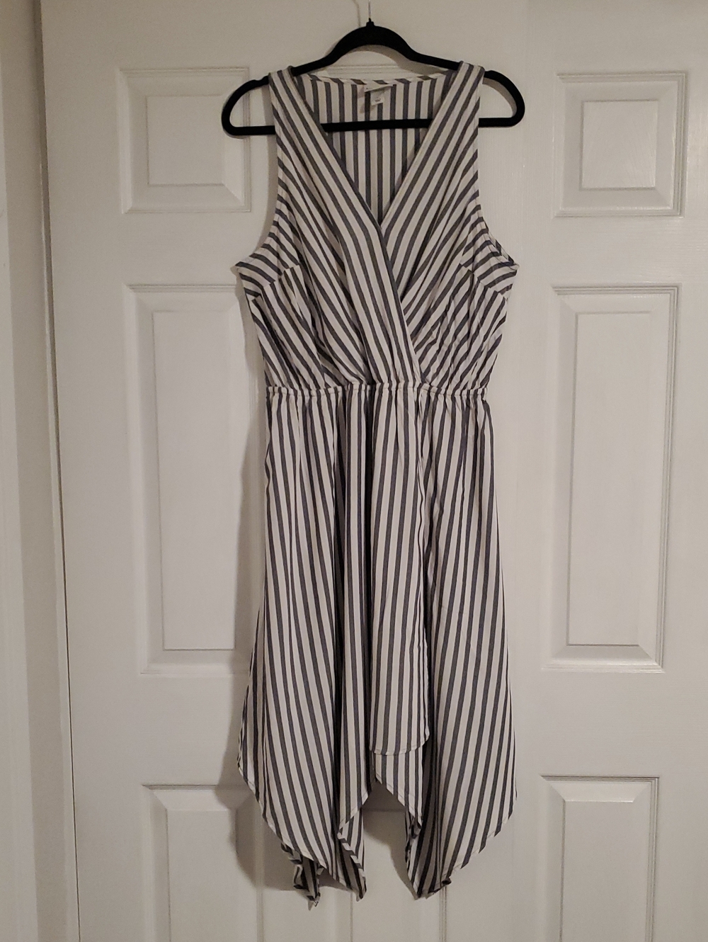 Ava & Viv Sleeveless V-Neck Striped Handkerchief Hem Dress - White & Black